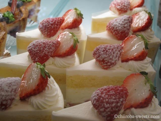 ちひろばの子供たち 摘みたてイチゴのショートケーキ　￥４２０円（４５４円）：しあわせ菓子工房 SaCHI